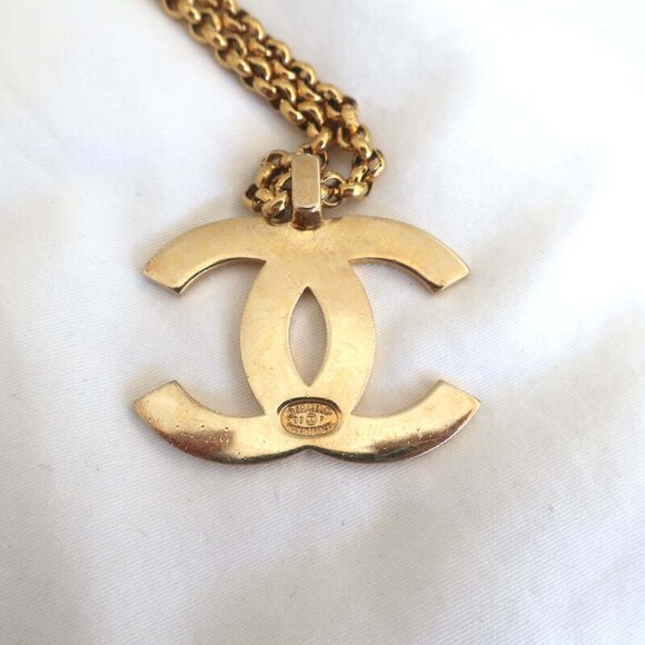 Vintage Chanel 98P Interlocking CC Logo Necklace Gold - Picture 4 of 6
